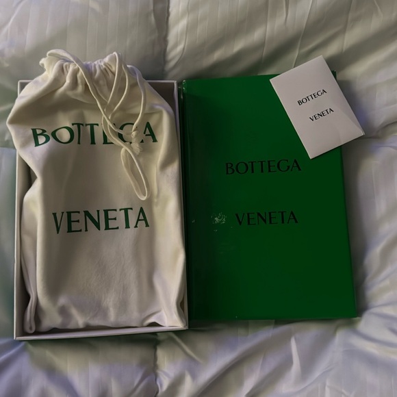 Authentic bottega veneta wallet black comes with box ,Dust bag - Picture 4 of 4